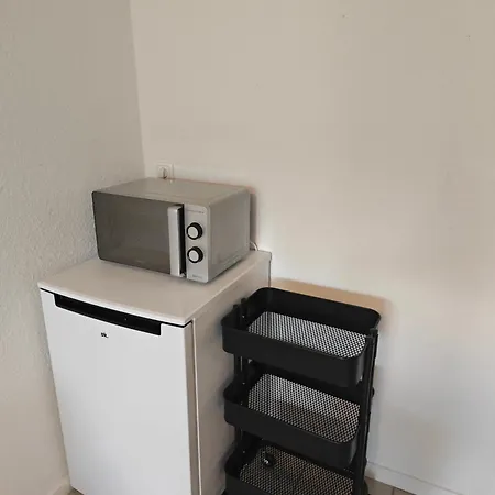 Haus 2 Etagen Garten 1 Badezimmer,1 Gaeste Wc 200 Qm 5 Betten Gehoben Mit Garten *