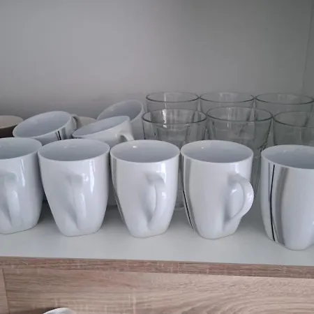 شقة Haus 2 Etagen Garten 1 Badezimmer,1 Gaeste Wc 200 Qm 5 Betten Gehoben Mit Garten *