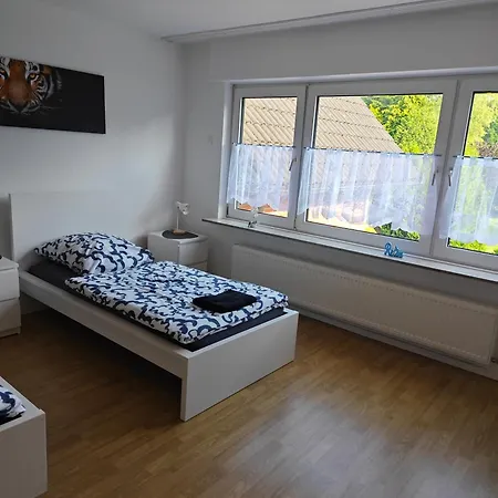 Haus 2 Etagen Garten 1 Badezimmer,1 Gaeste Wc 200 Qm 5 Betten Gehoben Mit Garten *