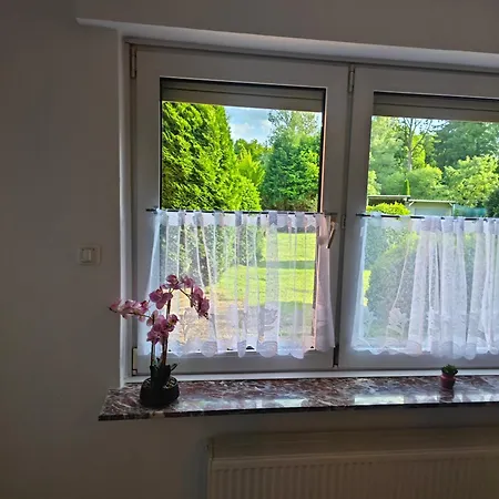 شقة Haus 2 Etagen Garten 1 Badezimmer,1 Gaeste Wc 200 Qm 5 Betten Gehoben Mit Garten كرويتستال