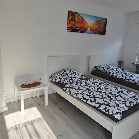 Haus 2 Etagen Garten 1 Badezimmer,1 Gaeste Wc 200 Qm 5 Betten Gehoben Mit Garten * كرويتستال