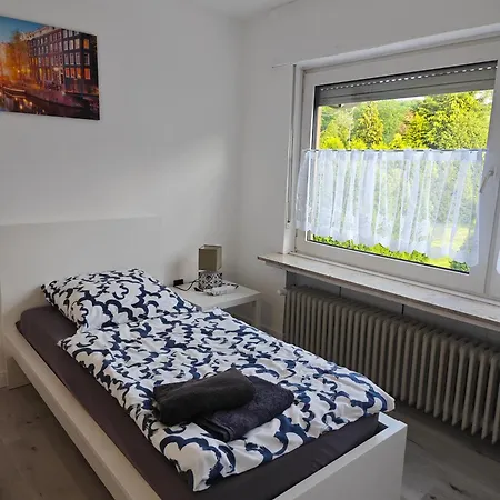 Haus 2 Etagen Garten 1 Badezimmer,1 Gaeste Wc 200 Qm 5 Betten Gehoben Mit Garten