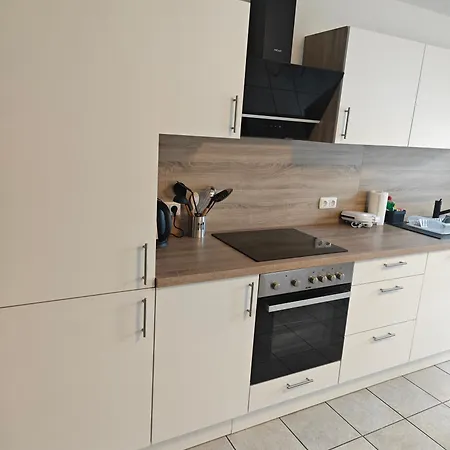 شقة Haus 2 Etagen Garten 1 Badezimmer,1 Gaeste Wc 200 Qm 5 Betten Gehoben Mit Garten