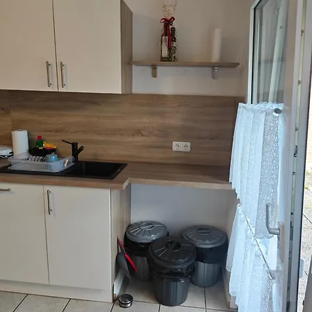 شقة Haus 2 Etagen Garten 1 Badezimmer,1 Gaeste Wc 200 Qm 5 Betten Gehoben Mit Garten كرويتستال