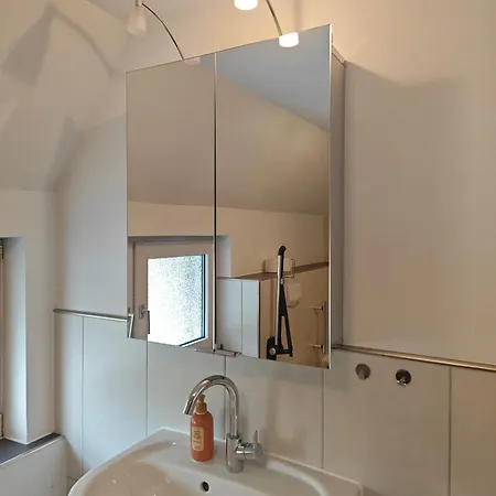 Haus 2 Etagen Garten 1 Badezimmer,1 Gaeste Wc 200 Qm 5 Betten Gehoben Mit Garten شقة *