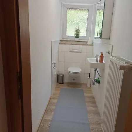Haus 2 Etagen Garten 1 Badezimmer,1 Gaeste Wc 200 Qm 5 Betten Gehoben Mit Garten *