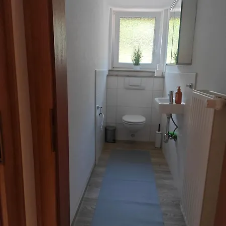 Haus 2 Etagen Garten 1 Badezimmer,1 Gaeste Wc 200 Qm 5 Betten Gehoben Mit Garten شقة كرويتستال
