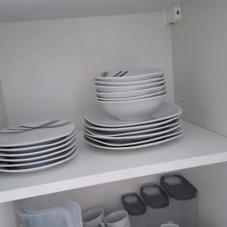 Haus 2 Etagen Garten 1 Badezimmer,1 Gaeste Wc 200 Qm 5 Betten Gehoben Mit Garten *