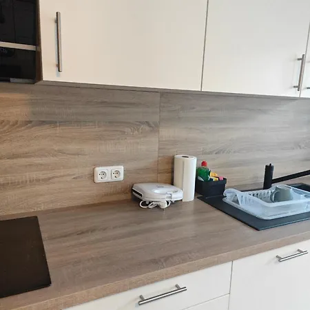 Haus 2 Etagen Garten 1 Badezimmer,1 Gaeste Wc 200 Qm 5 Betten Gehoben Mit Garten * كرويتستال