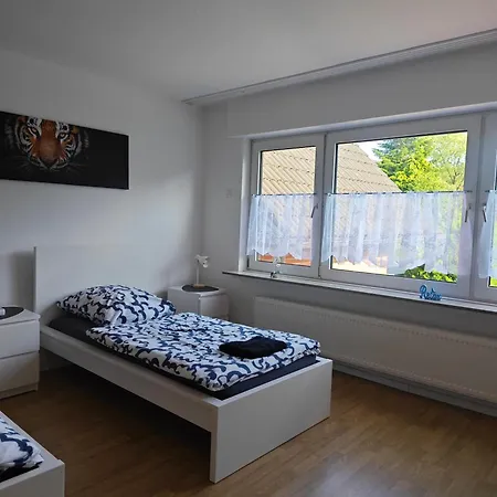 Haus 2 Etagen Garten 1 Badezimmer,1 Gaeste Wc 200 Qm 5 Betten Gehoben Mit Garten شقة كرويتستال