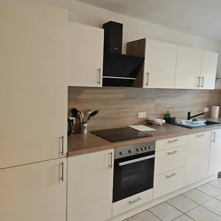 شقة Haus 2 Etagen Garten 1 Badezimmer,1 Gaeste Wc 200 Qm 5 Betten Gehoben Mit Garten كرويتستال