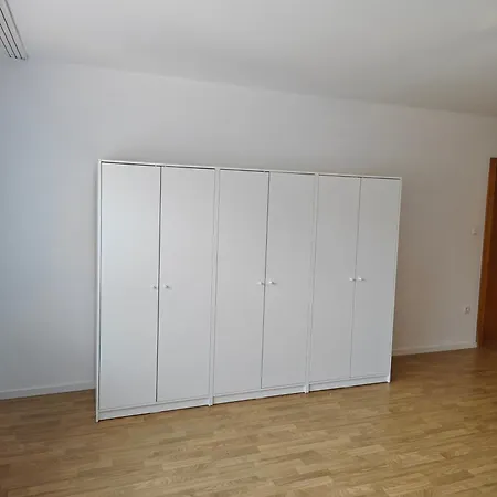 شقة Haus 2 Etagen Garten 1 Badezimmer,1 Gaeste Wc 200 Qm 5 Betten Gehoben Mit Garten كرويتستال