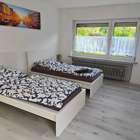 Haus 2 Etagen Garten 1 Badezimmer,1 Gaeste Wc 200 Qm 5 Betten Gehoben Mit Garten * كرويتستال