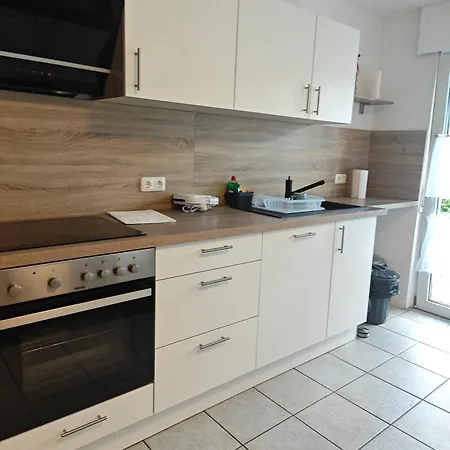 Haus 2 Etagen Garten 1 Badezimmer,1 Gaeste Wc 200 Qm 5 Betten Gehoben Mit Garten شقة كرويتستال