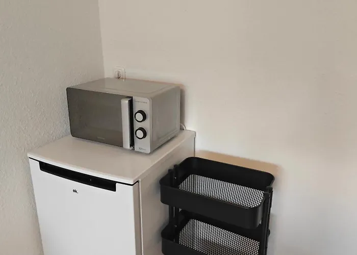 Haus 2 Etagen Garten 1 Badezimmer,1 Gaeste Wc 200 Qm 5 Betten Gehoben Mit Garten *