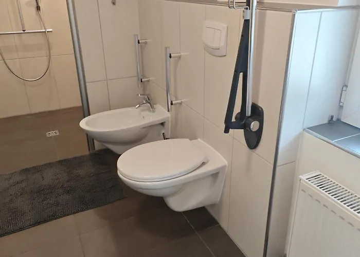 Appartamento Haus 2 Etagen Garten 1 Badezimmer,1 Gaeste Wc 200 Qm 5 Betten Gehoben Mit Garten *