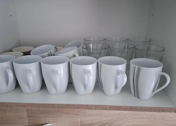 Appartamento Haus 2 Etagen Garten 1 Badezimmer,1 Gaeste Wc 200 Qm 5 Betten Gehoben Mit Garten *