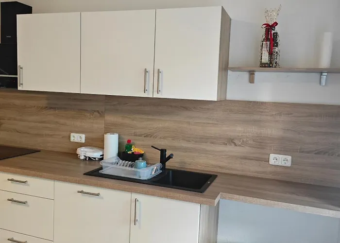 Haus 2 Etagen Garten 1 Badezimmer,1 Gaeste Wc 200 Qm 5 Betten Gehoben Mit Garten Appartamento Kreuztal