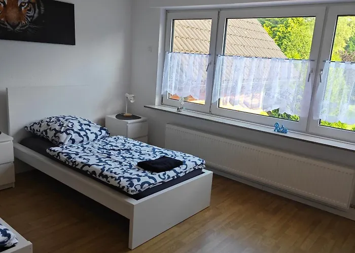 Haus 2 Etagen Garten 1 Badezimmer,1 Gaeste Wc 200 Qm 5 Betten Gehoben Mit Garten *