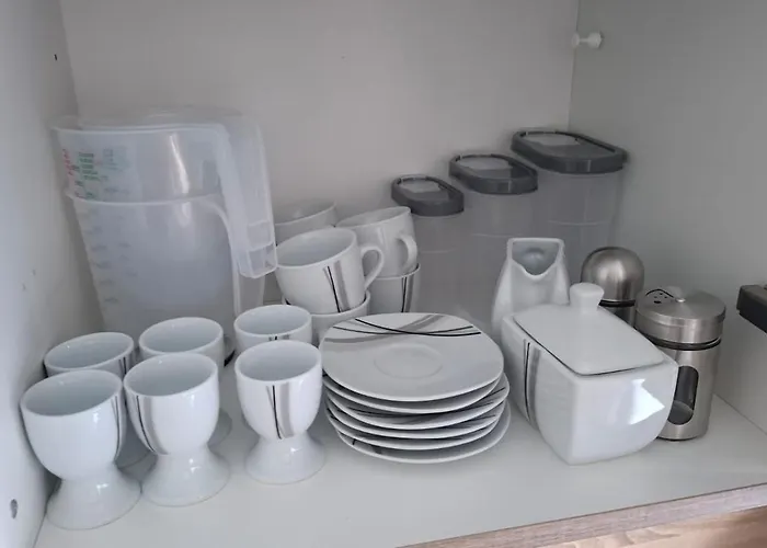 Haus 2 Etagen Garten 1 Badezimmer,1 Gaeste Wc 200 Qm 5 Betten Gehoben Mit Garten *