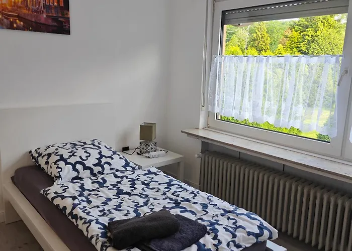 Haus 2 Etagen Garten 1 Badezimmer,1 Gaeste Wc 200 Qm 5 Betten Gehoben Mit Garten