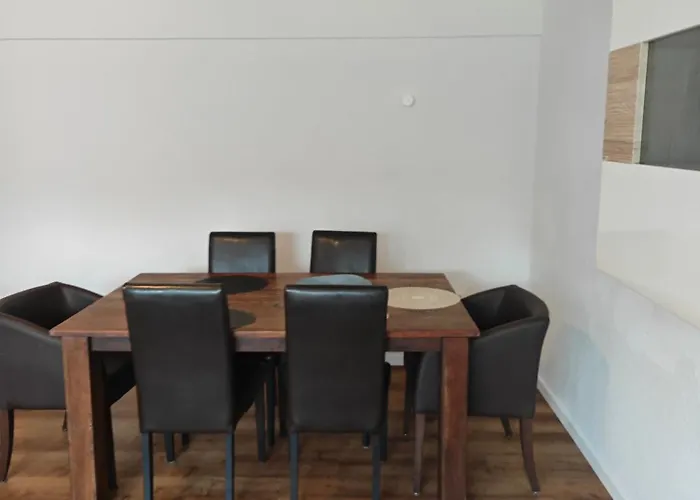 Haus 2 Etagen Garten 1 Badezimmer,1 Gaeste Wc 200 Qm 5 Betten Gehoben Mit Garten Appartamento *