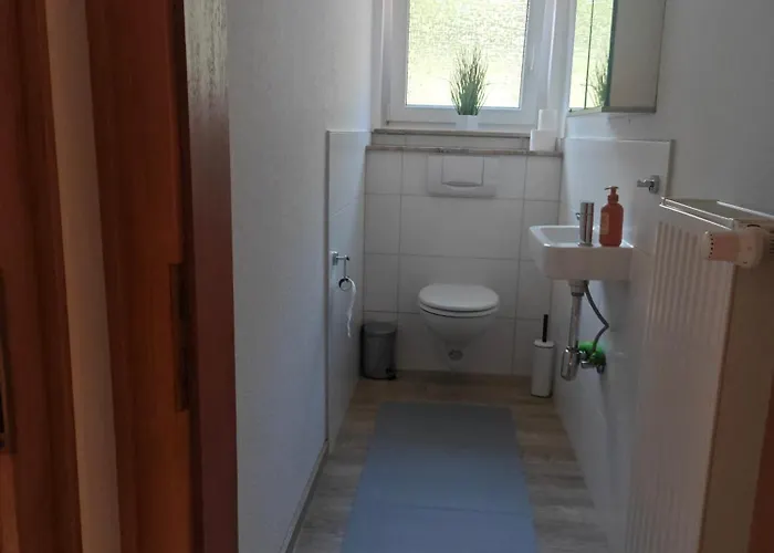 Haus 2 Etagen Garten 1 Badezimmer,1 Gaeste Wc 200 Qm 5 Betten Gehoben Mit Garten Appartamento Kreuztal