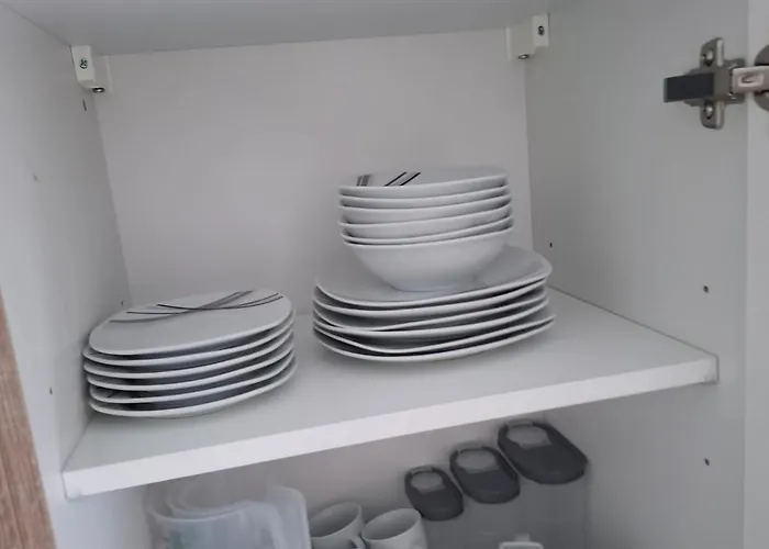 Haus 2 Etagen Garten 1 Badezimmer,1 Gaeste Wc 200 Qm 5 Betten Gehoben Mit Garten *