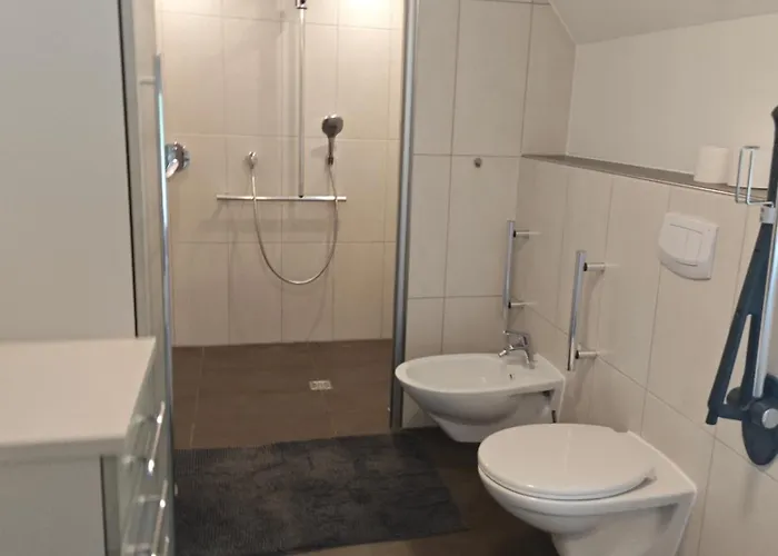 Haus 2 Etagen Garten 1 Badezimmer,1 Gaeste Wc 200 Qm 5 Betten Gehoben Mit Garten Appartamento *
