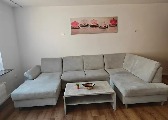 Haus 2 Etagen Garten 1 Badezimmer,1 Gaeste Wc 200 Qm 5 Betten Gehoben Mit Garten *